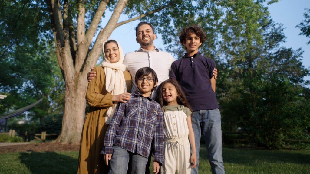 Qasim, Ayesha y sus tres hijos